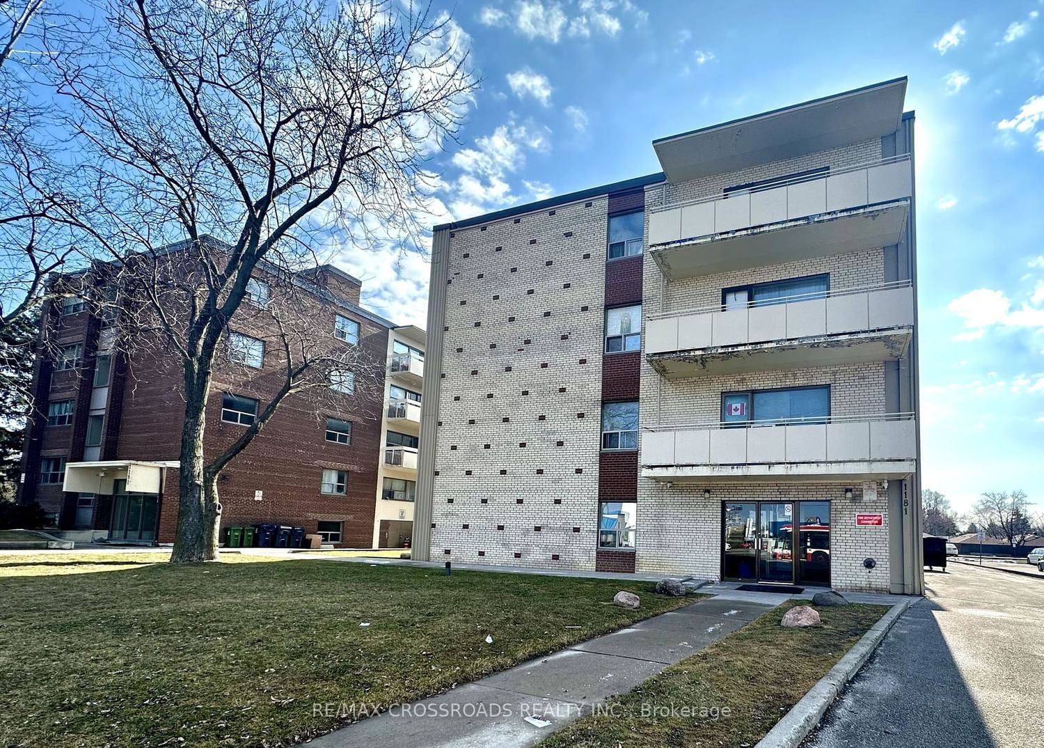 1181 Ellesmere Rd | 2 Beds | 1 Bath | Unit #204