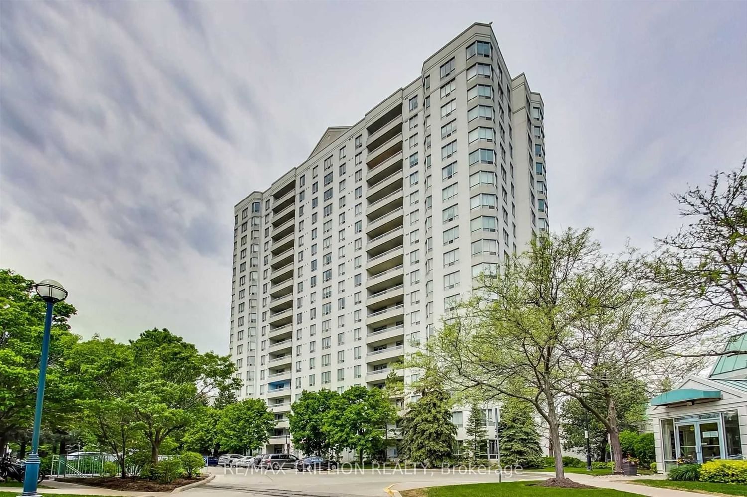 5001 Finch Ave E, unit 302 for sale