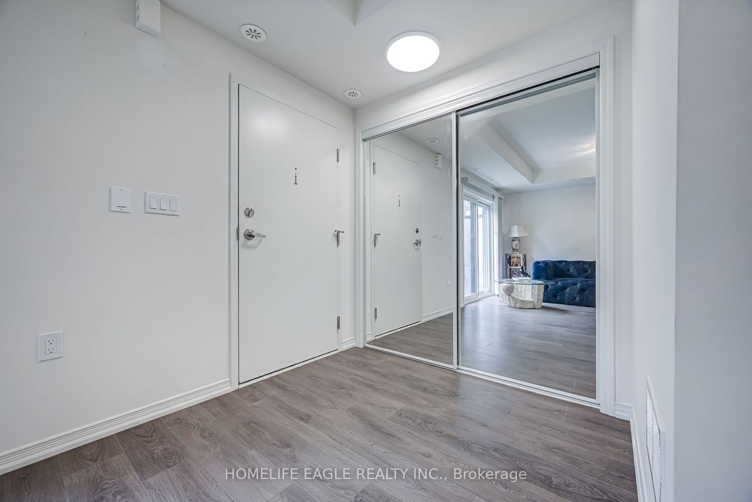 510 Kingbird Grve, unit 118 for sale - image #5