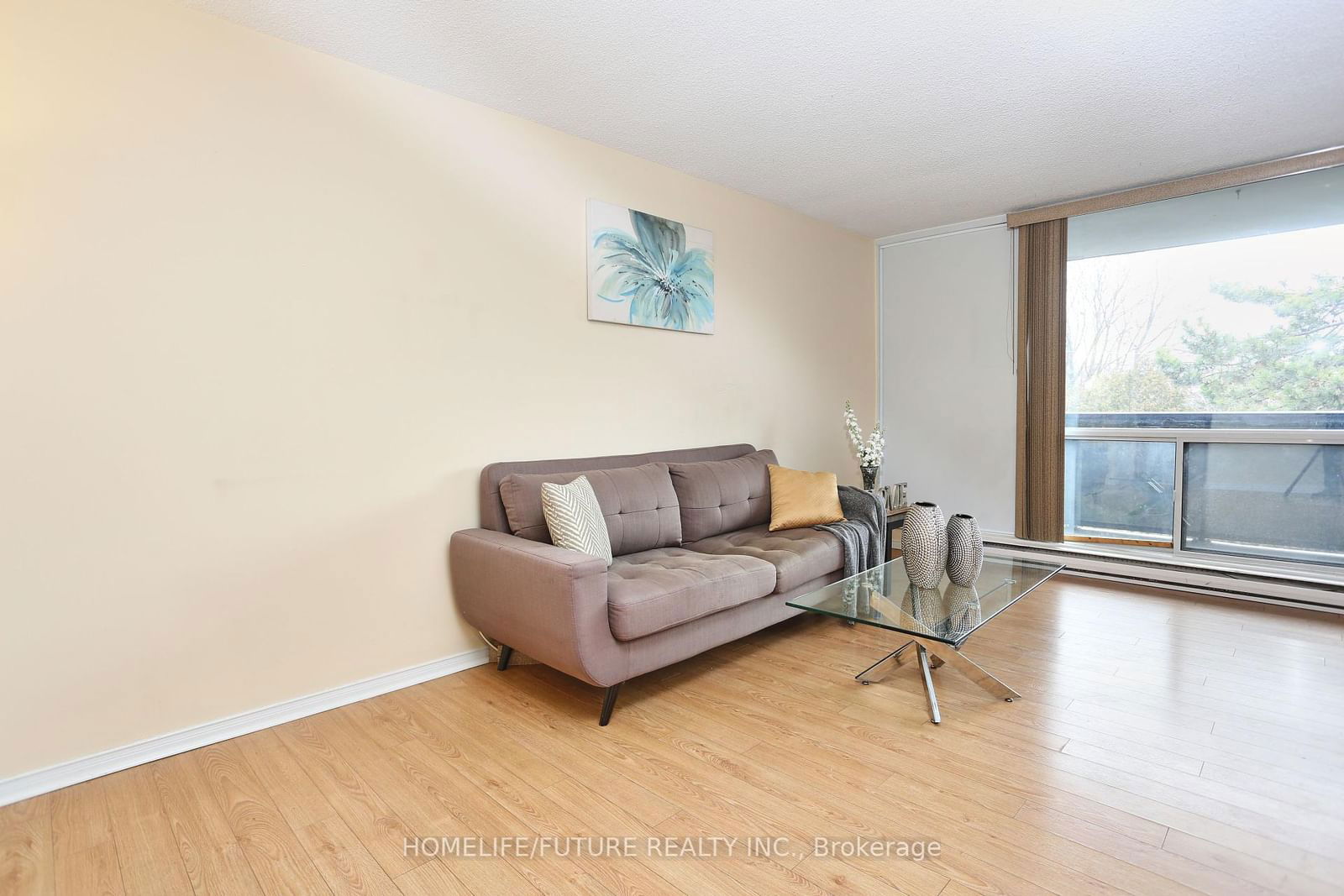 454 Centre St S, unit 406 for sale - image #1