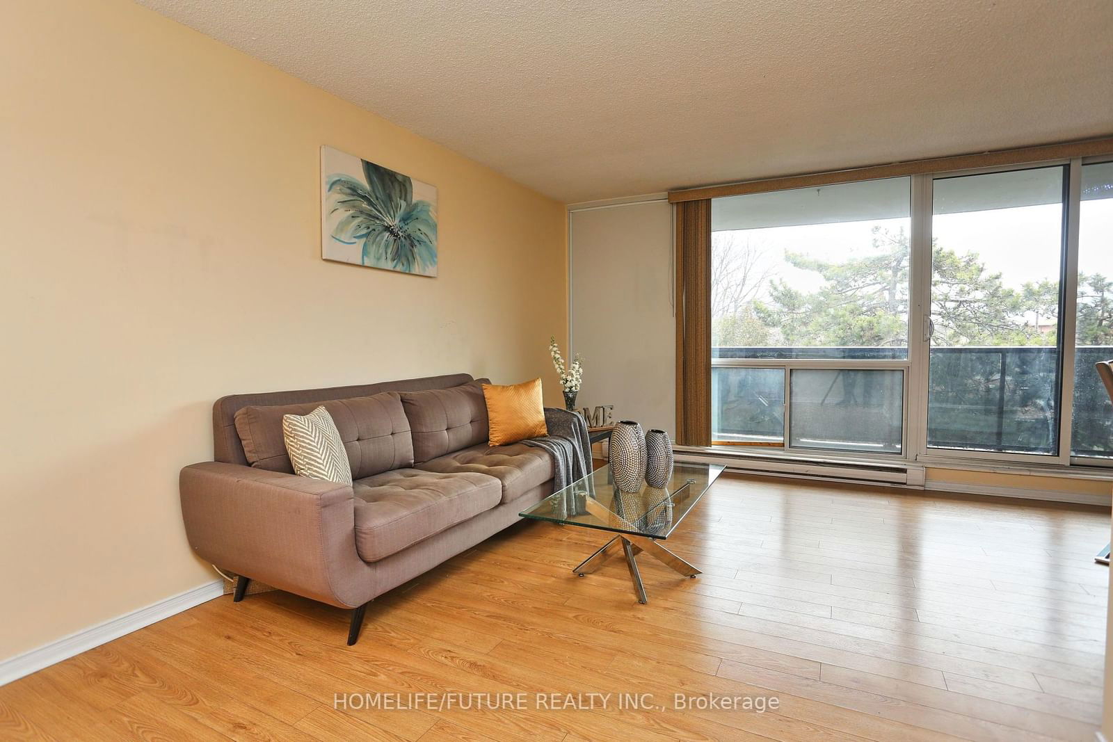 454 Centre St S, unit 406 for sale - image #2