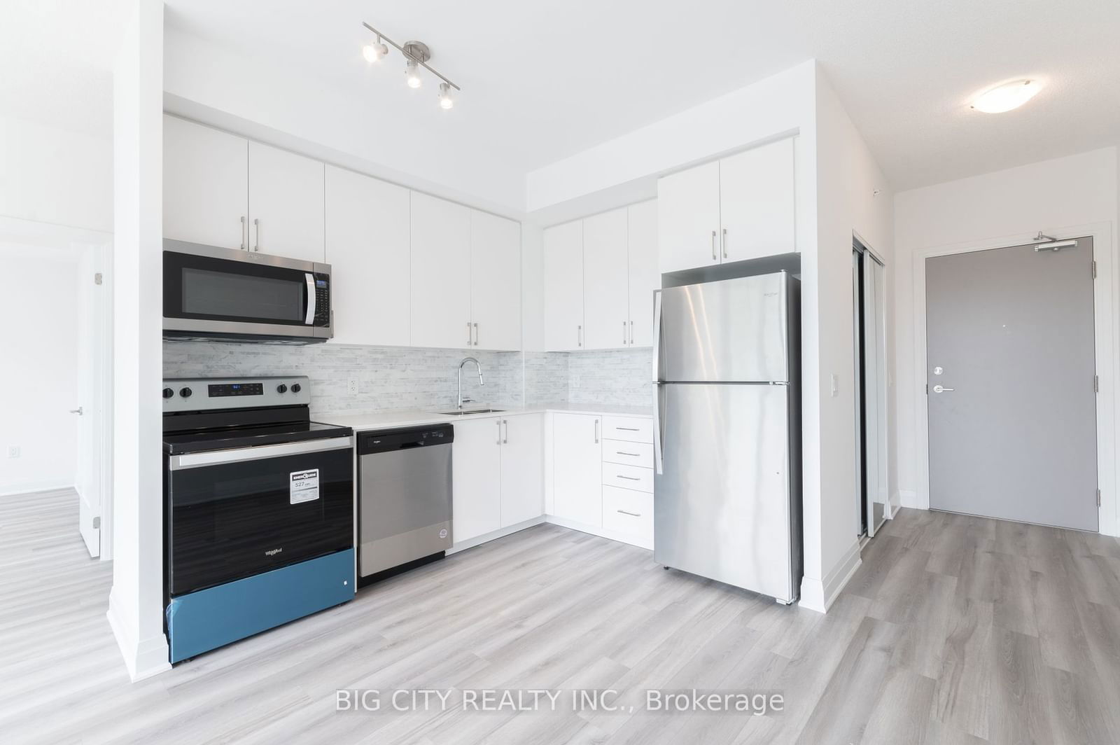 3220 Sheppard Ave E, unit 218 for sale