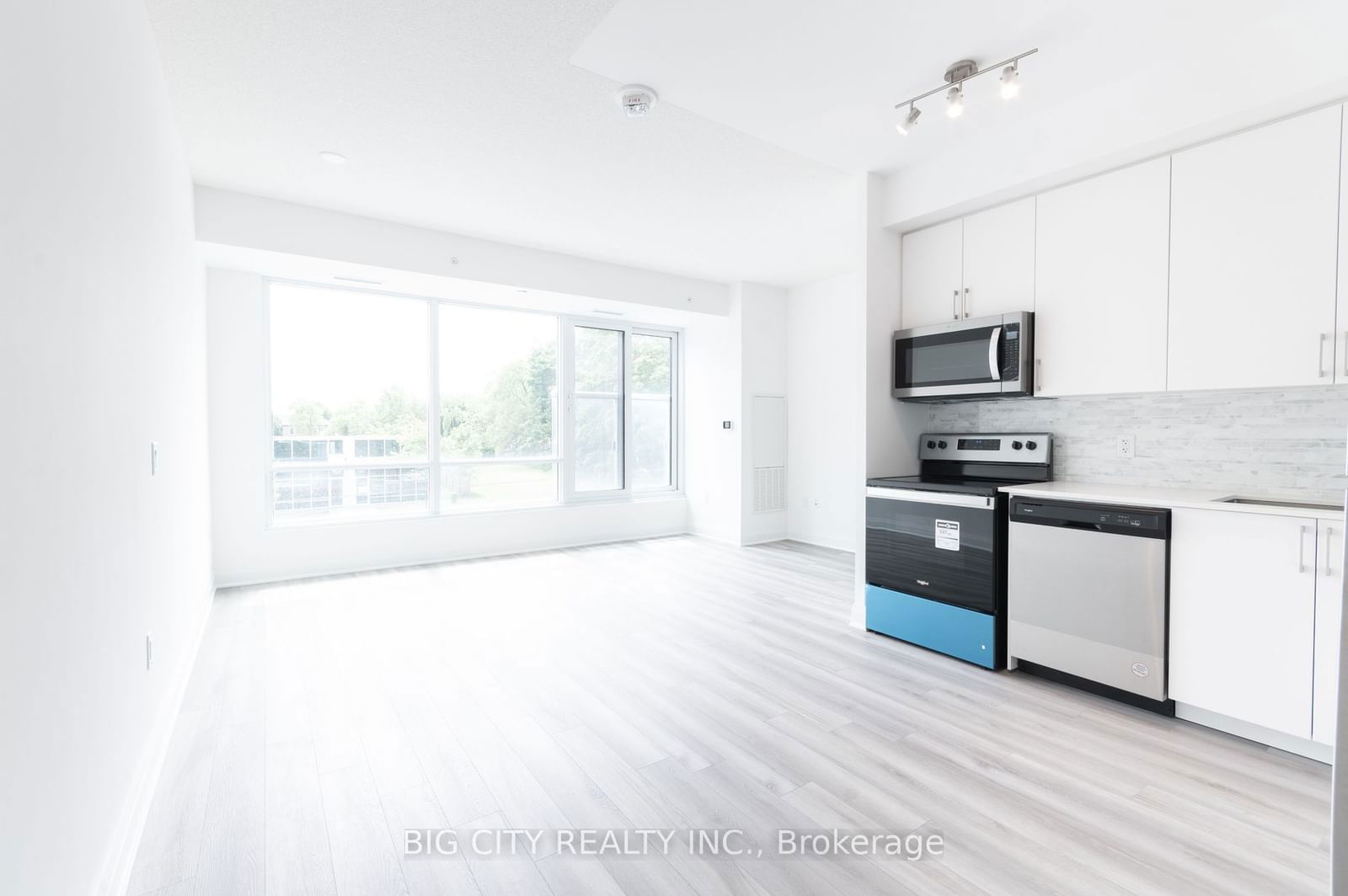 3220 Sheppard Ave E, unit 218 for sale