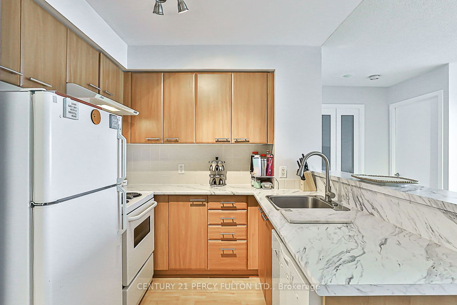 38 Lee Centre Dr, unit 702 for sale - image #6