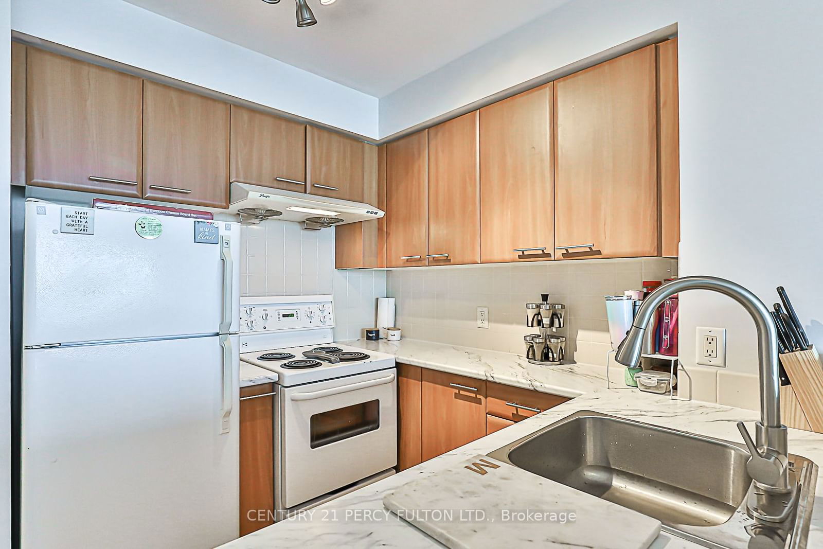 38 Lee Centre Dr, unit 702 for sale - image #9