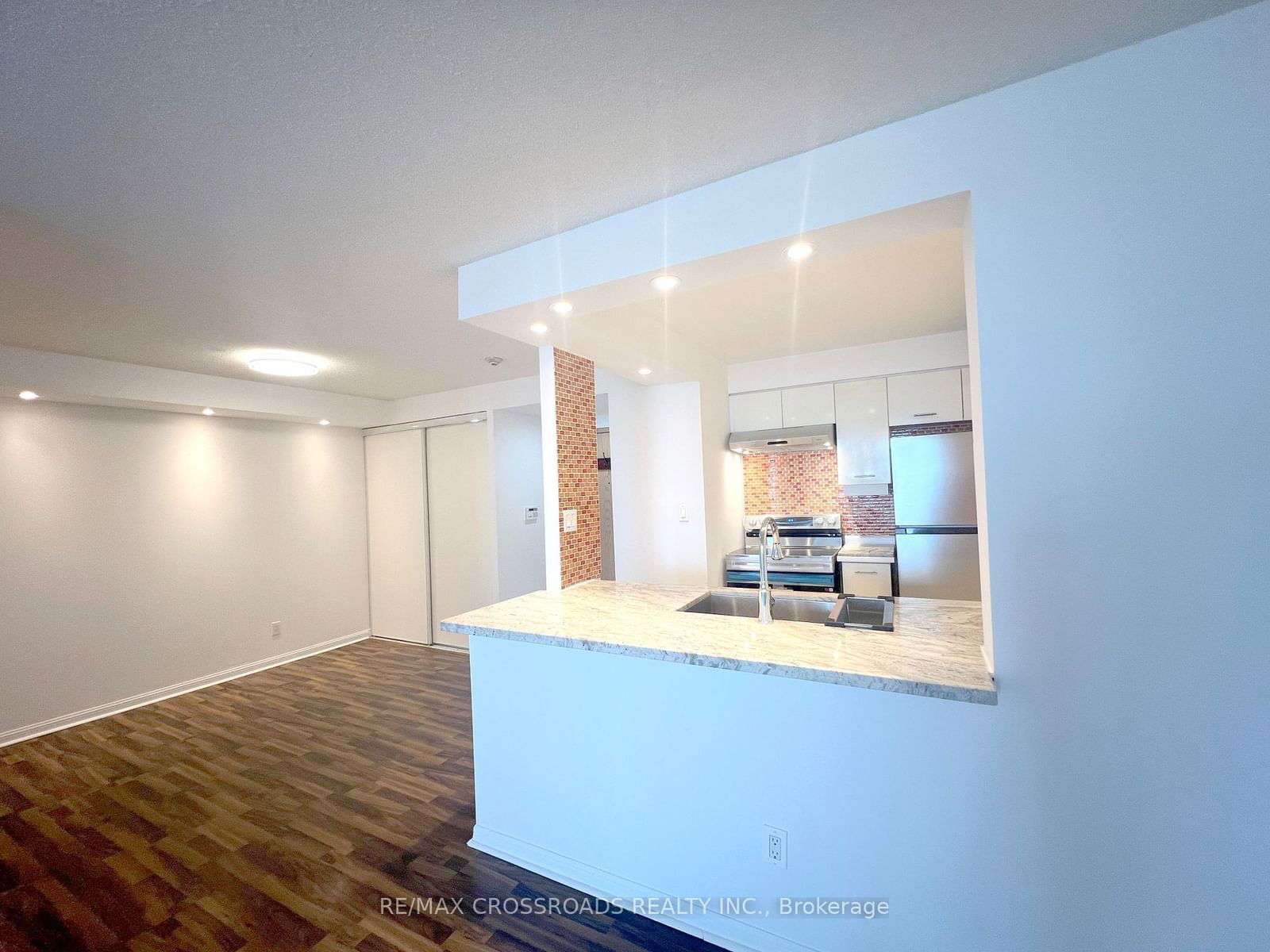 88 Corporate Dr, unit 2712 for sale - image #8