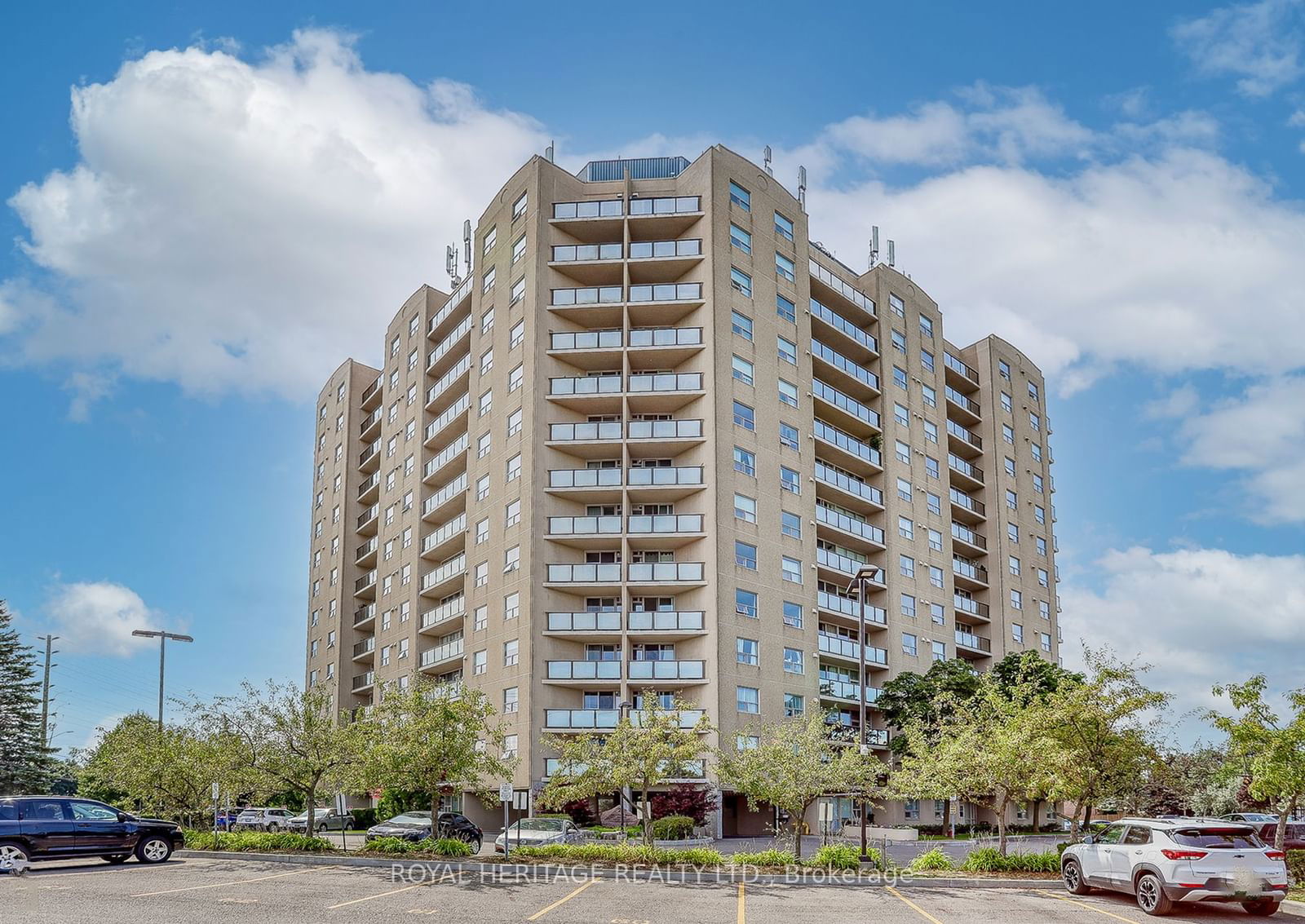 2 Westney Rd N, unit 611 for sale