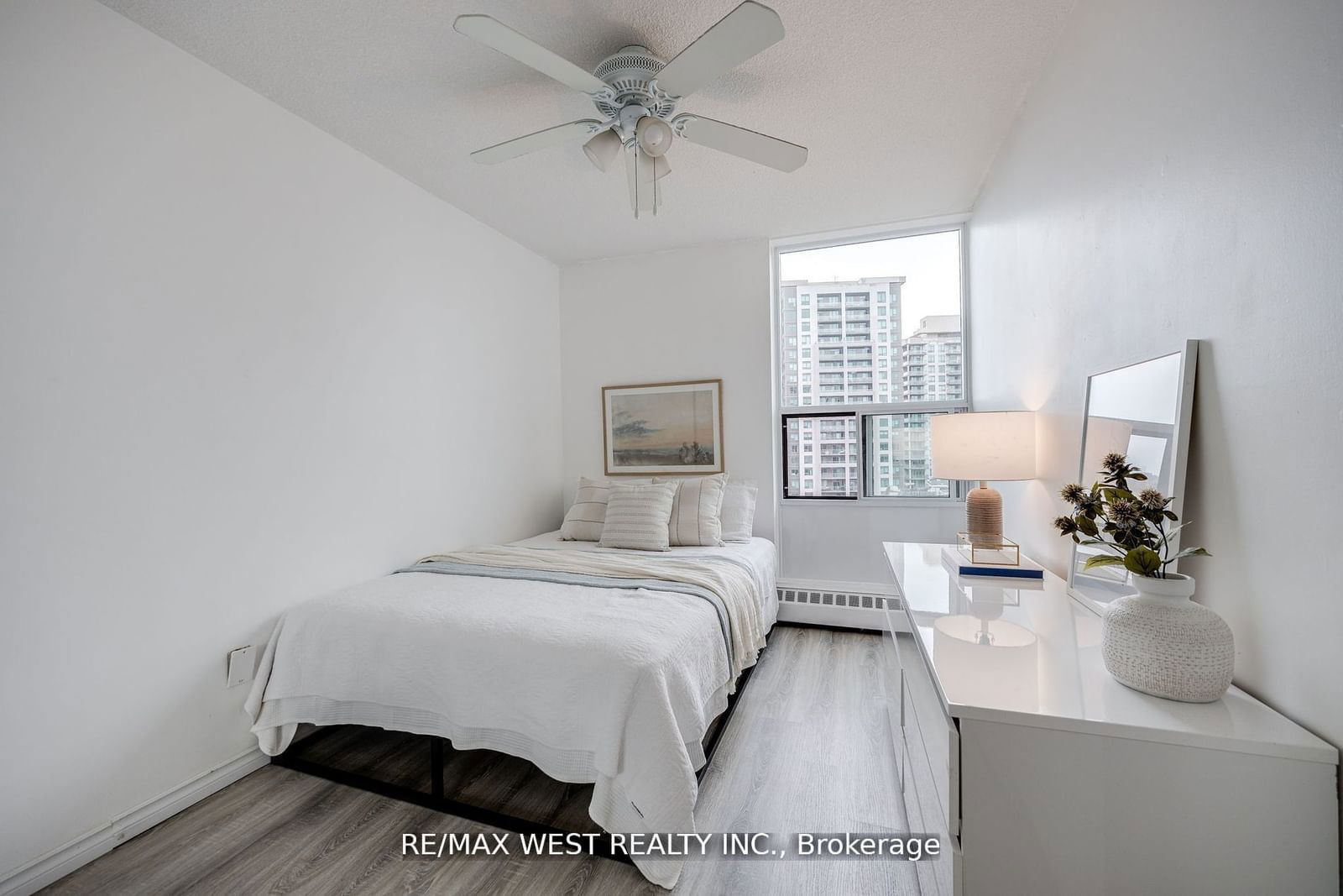 1210 Radom St, unit 910 for sale - image #21