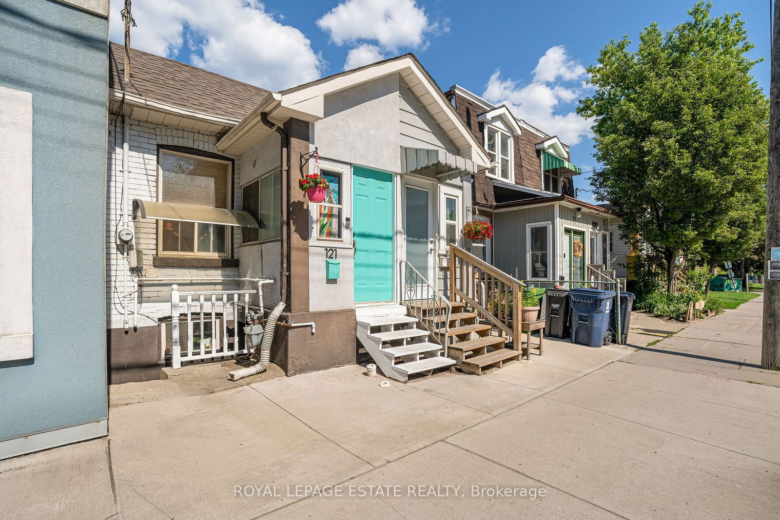 121 Coxwell Ave for sale 