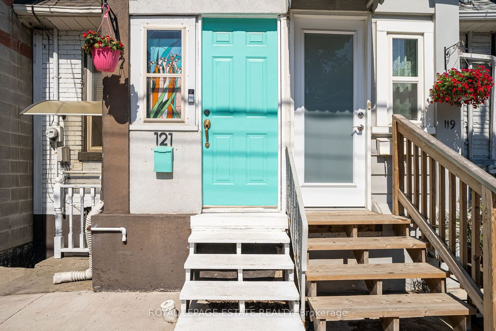 121 Coxwell Ave for sale 