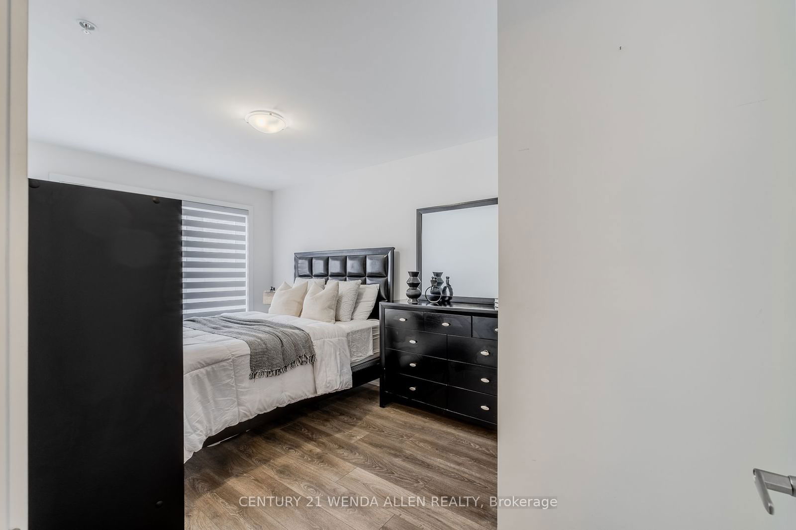 1555 Kingston Rd, unit 101 for sale - image #18