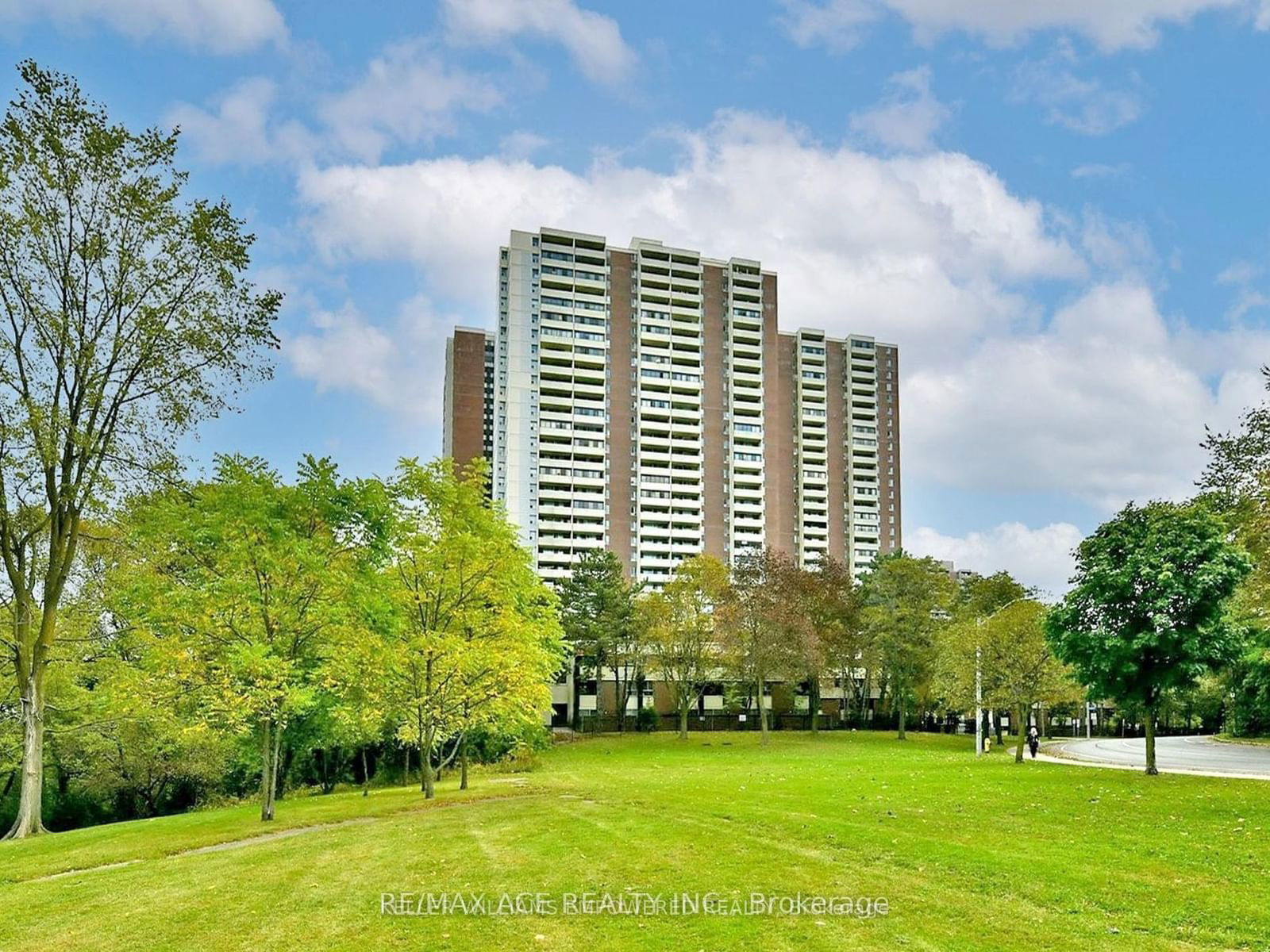 5 Massey Sq, unit 910 for sale - image #1