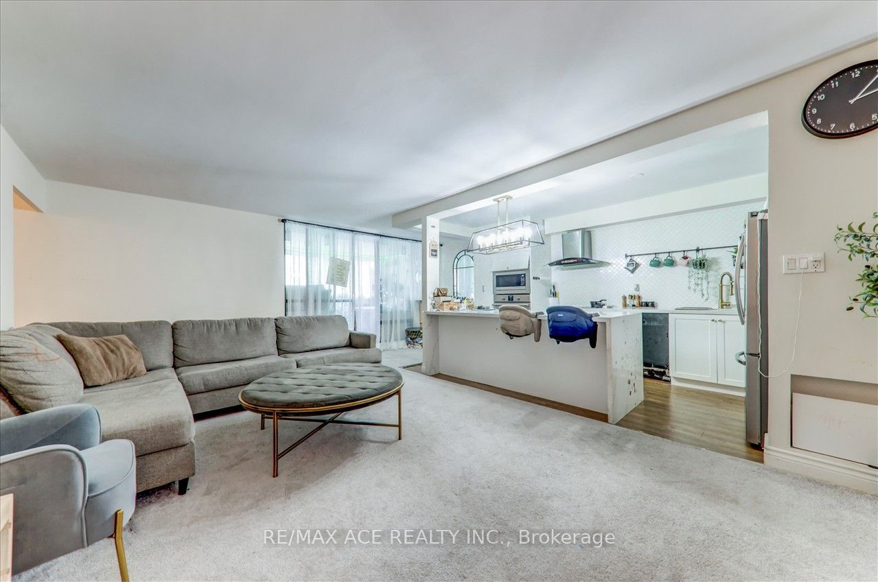 5 Massey Sq, unit 910 for sale - image #14