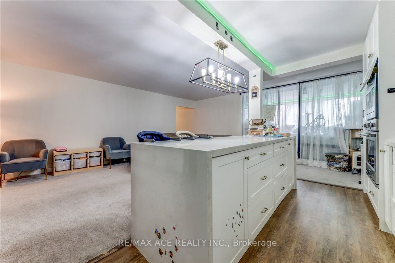 5 Massey Sq, unit 910 for sale - image #18