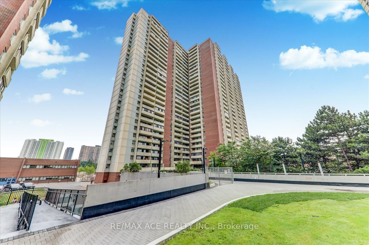 5 Massey Sq, unit 910 for sale - image #2