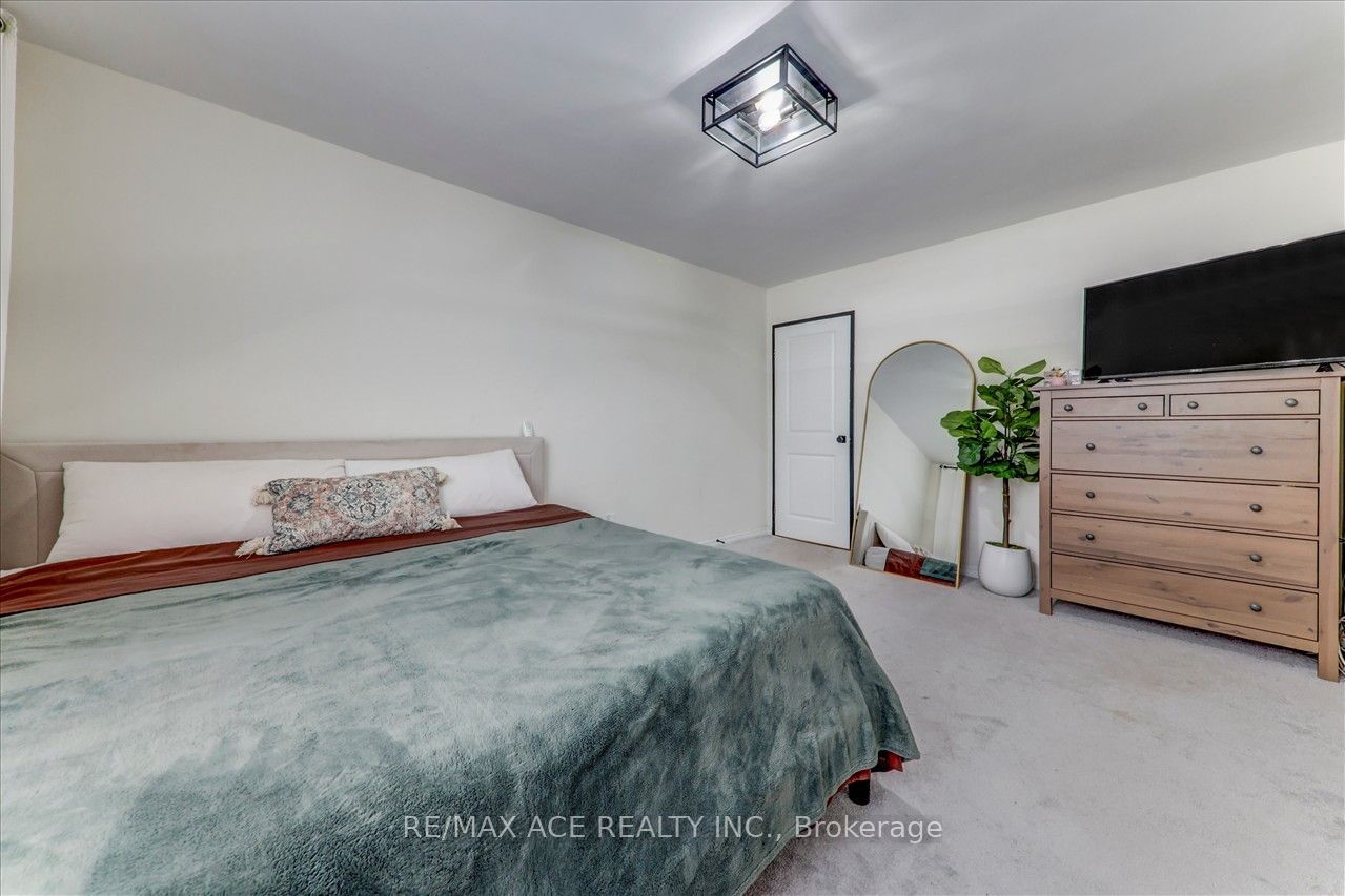 5 Massey Sq, unit 910 for sale - image #26