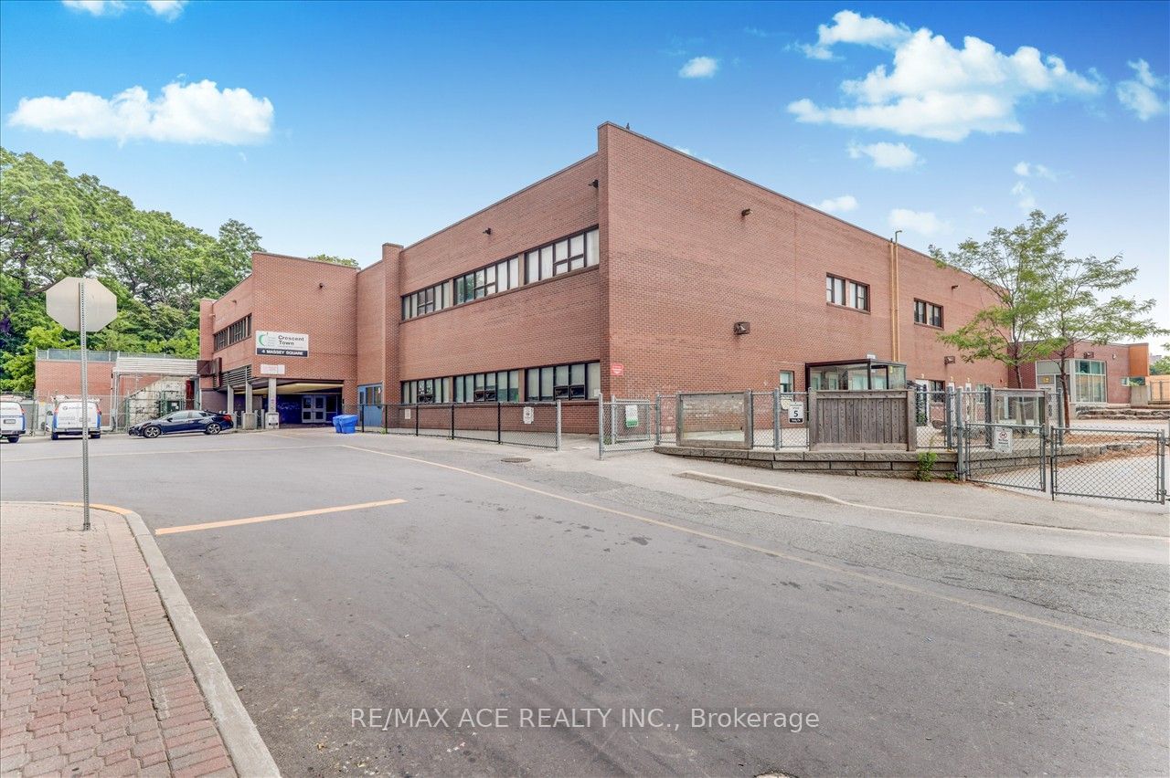 5 Massey Sq, unit 910 for sale - image #33