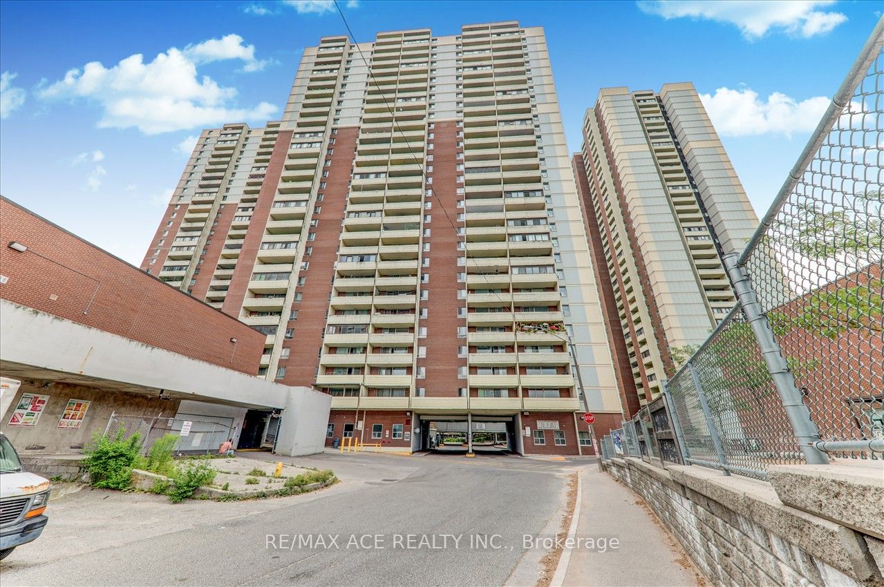 5 Massey Sq, unit 910 for sale - image #4