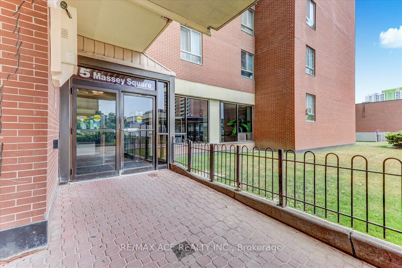 5 Massey Sq, unit 910 for sale - image #5