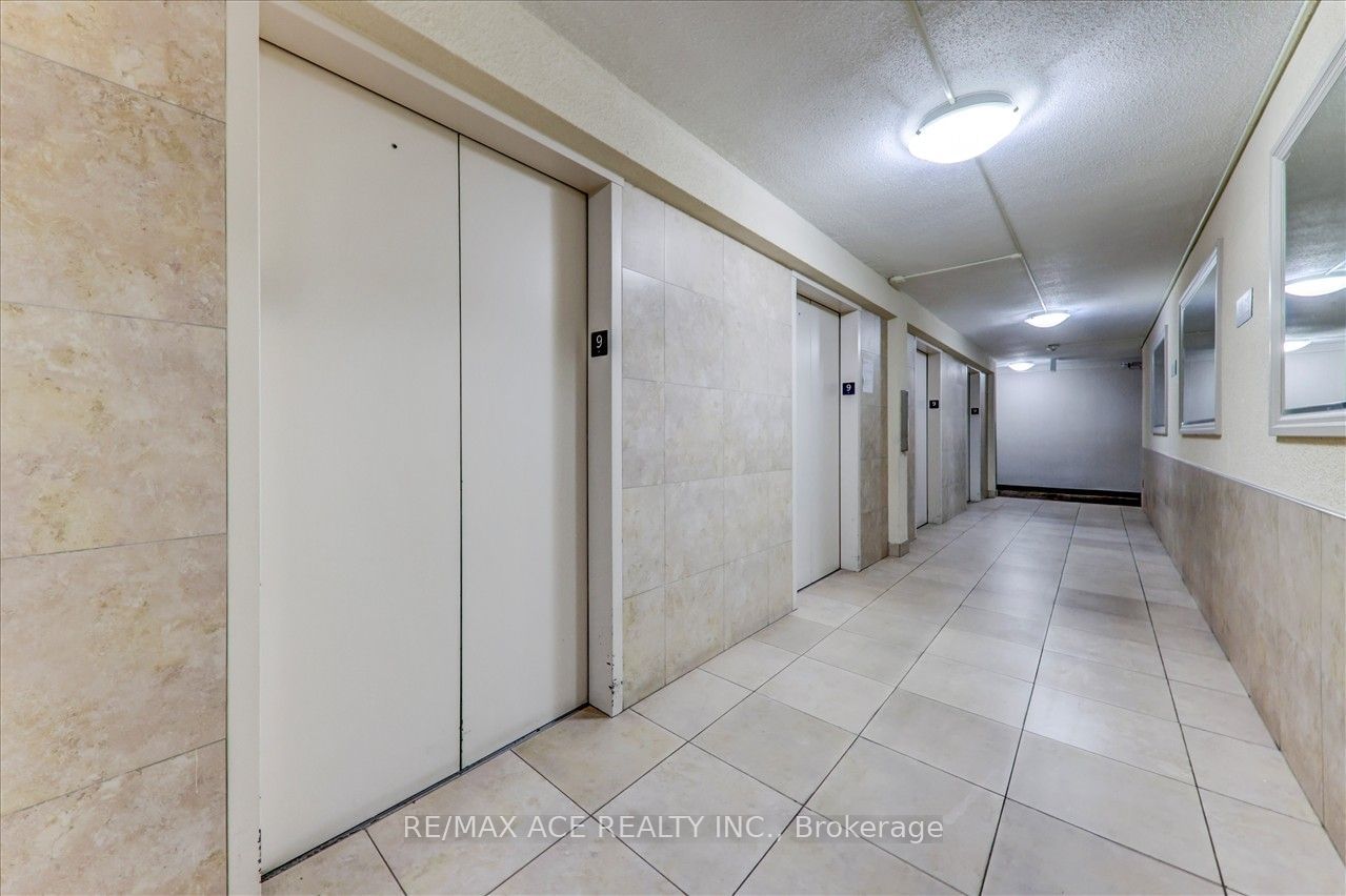 5 Massey Sq, unit 910 for sale - image #8