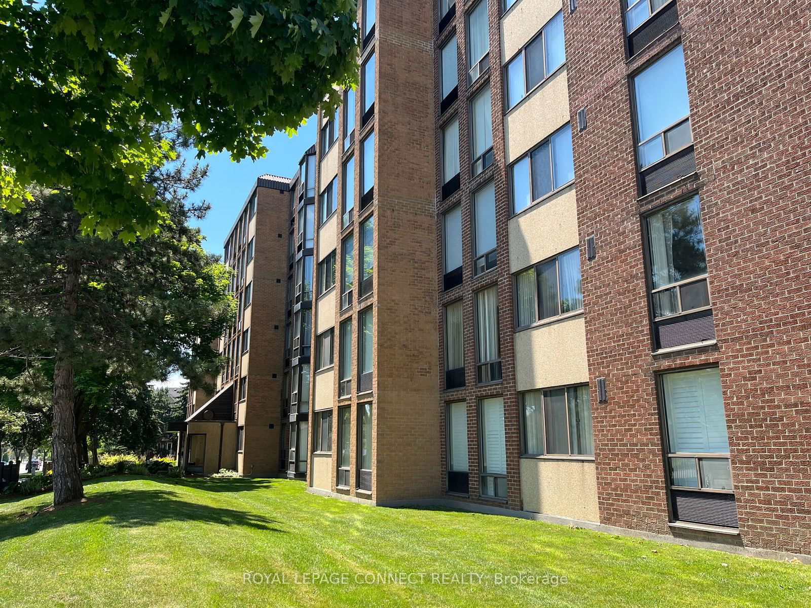 1530 Pickering Pkwy, unit 606 for sale - image #3