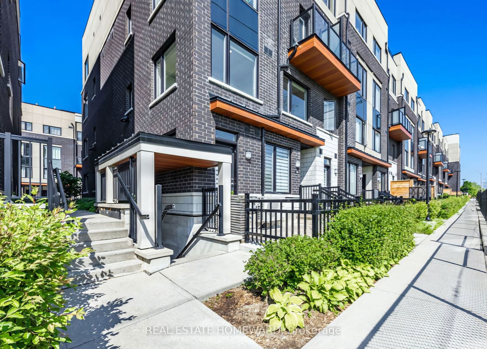 1555 Kingston Rd, unit 306 for sale - image #1