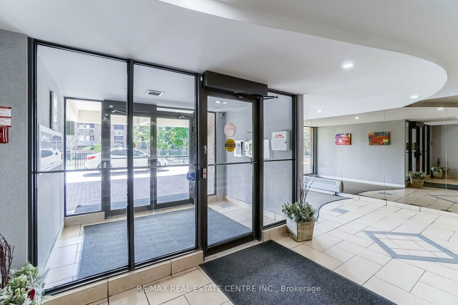 99 Blackwell Ave, unit 208 for sale - image #4