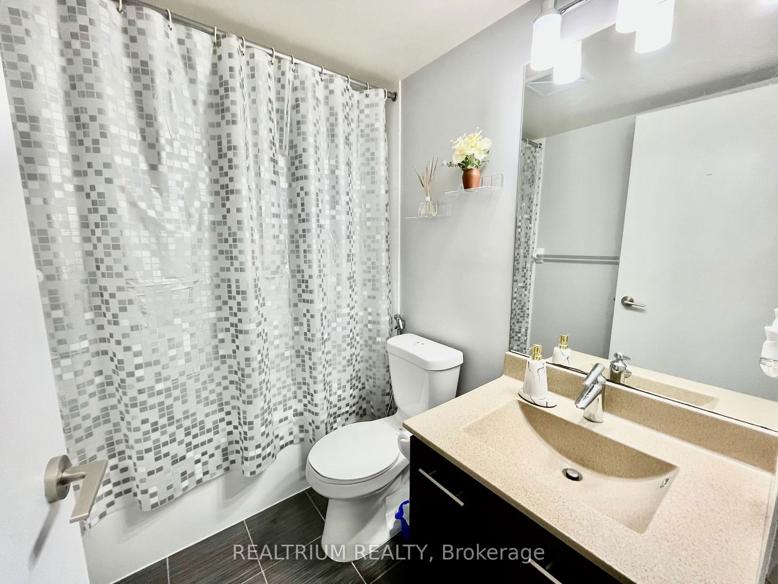 135 Village Green Sq, unit 3818 for rent - image #10