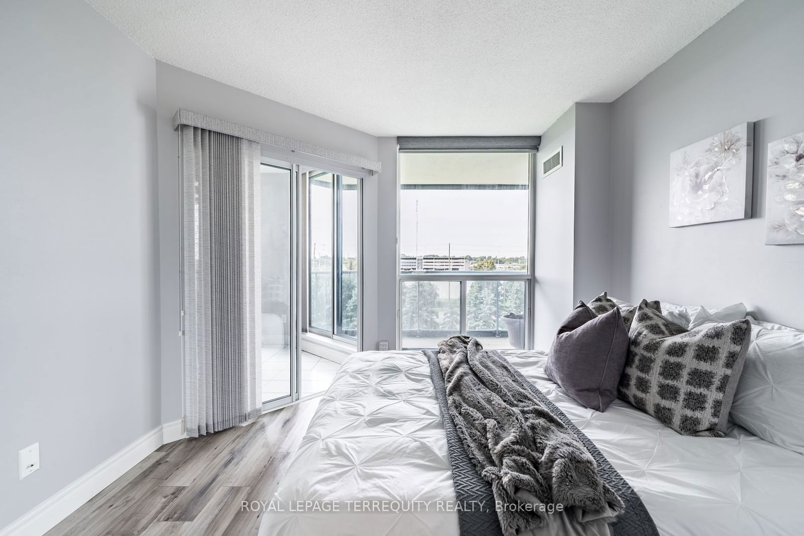 360 Watson St W, unit 509 for sale