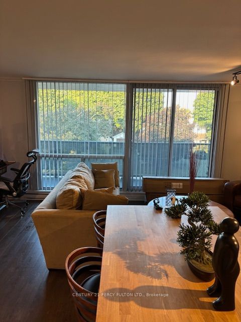 454 Centre St S, unit 418 for sale