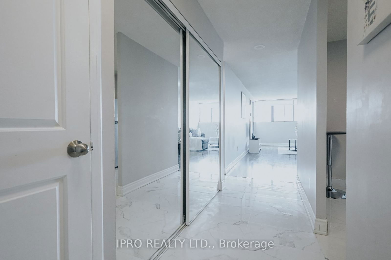 99 Blackwell Ave, unit 1113 for sale - image #4