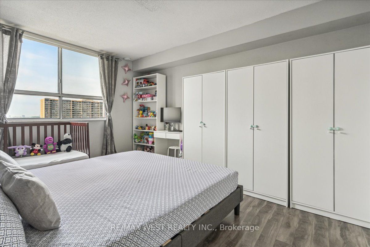 10 Stonehill Crt, unit 1205 for sale - image #11