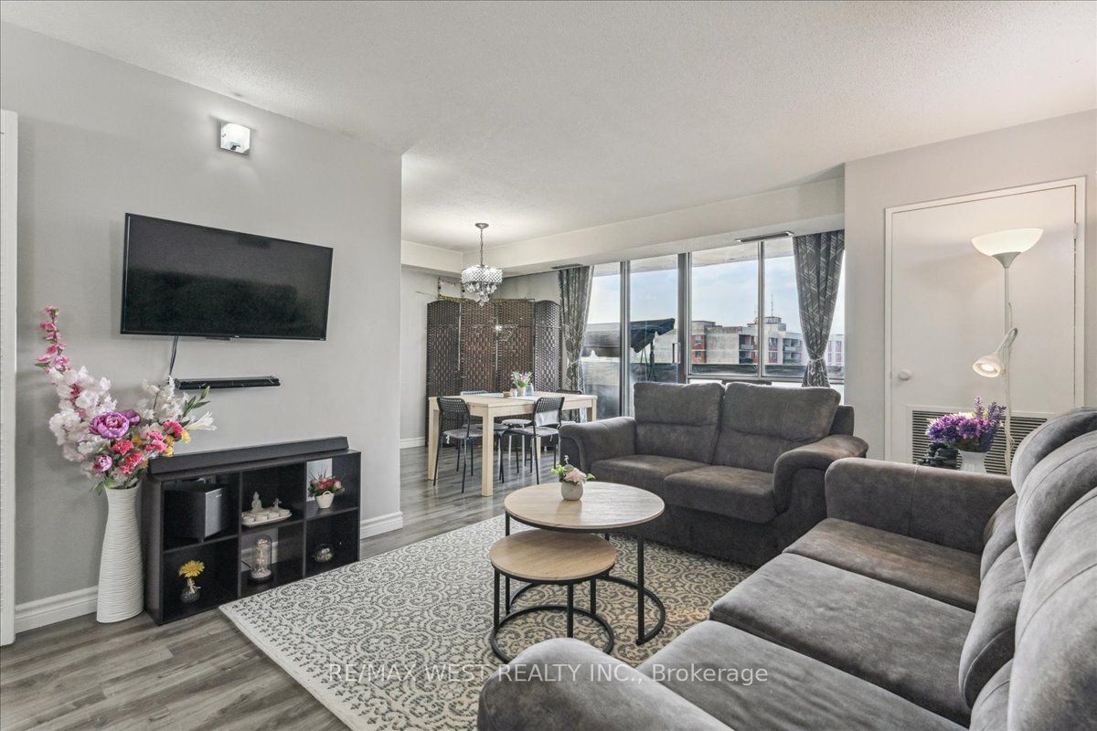 10 Stonehill Crt, unit 1205 for sale - image #4