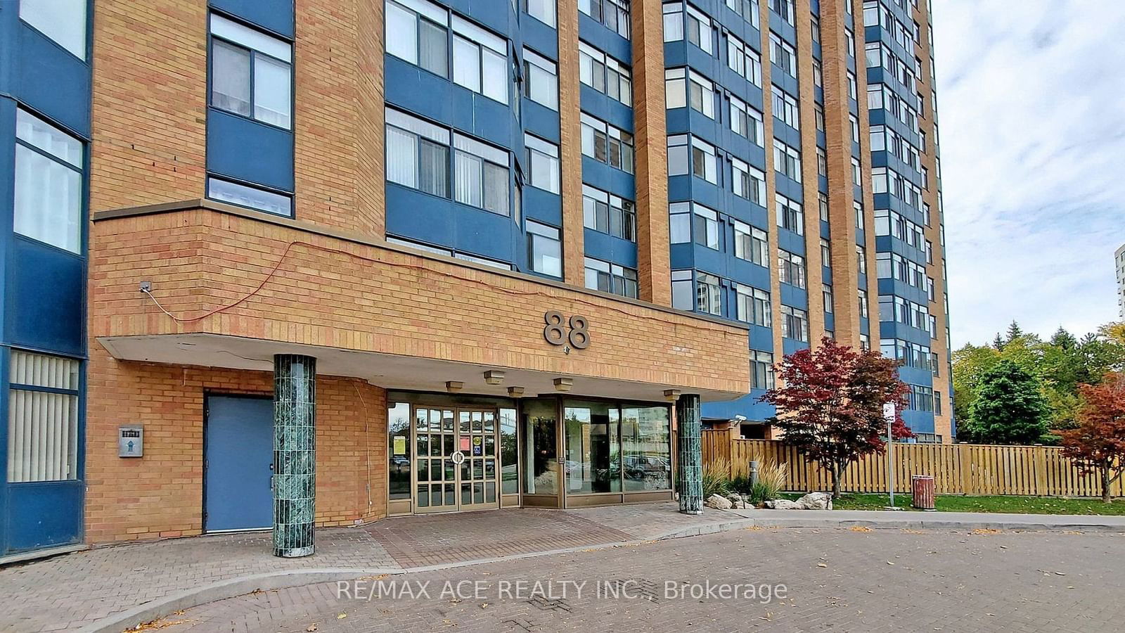 88 Alton Towers Circ, unit 1415 for sale - image #2