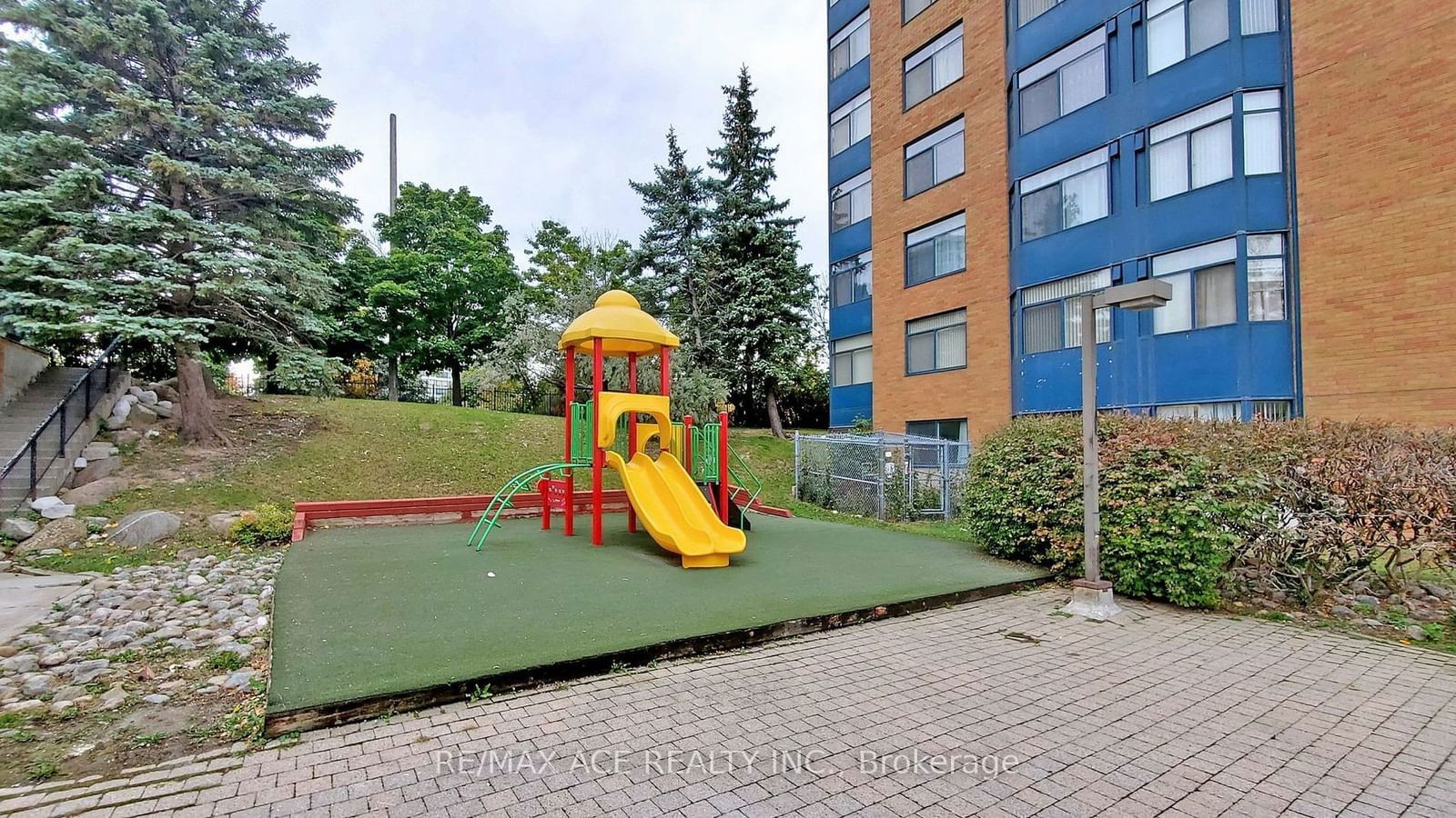 88 Alton Towers Circ, unit 1415 for sale - image #38