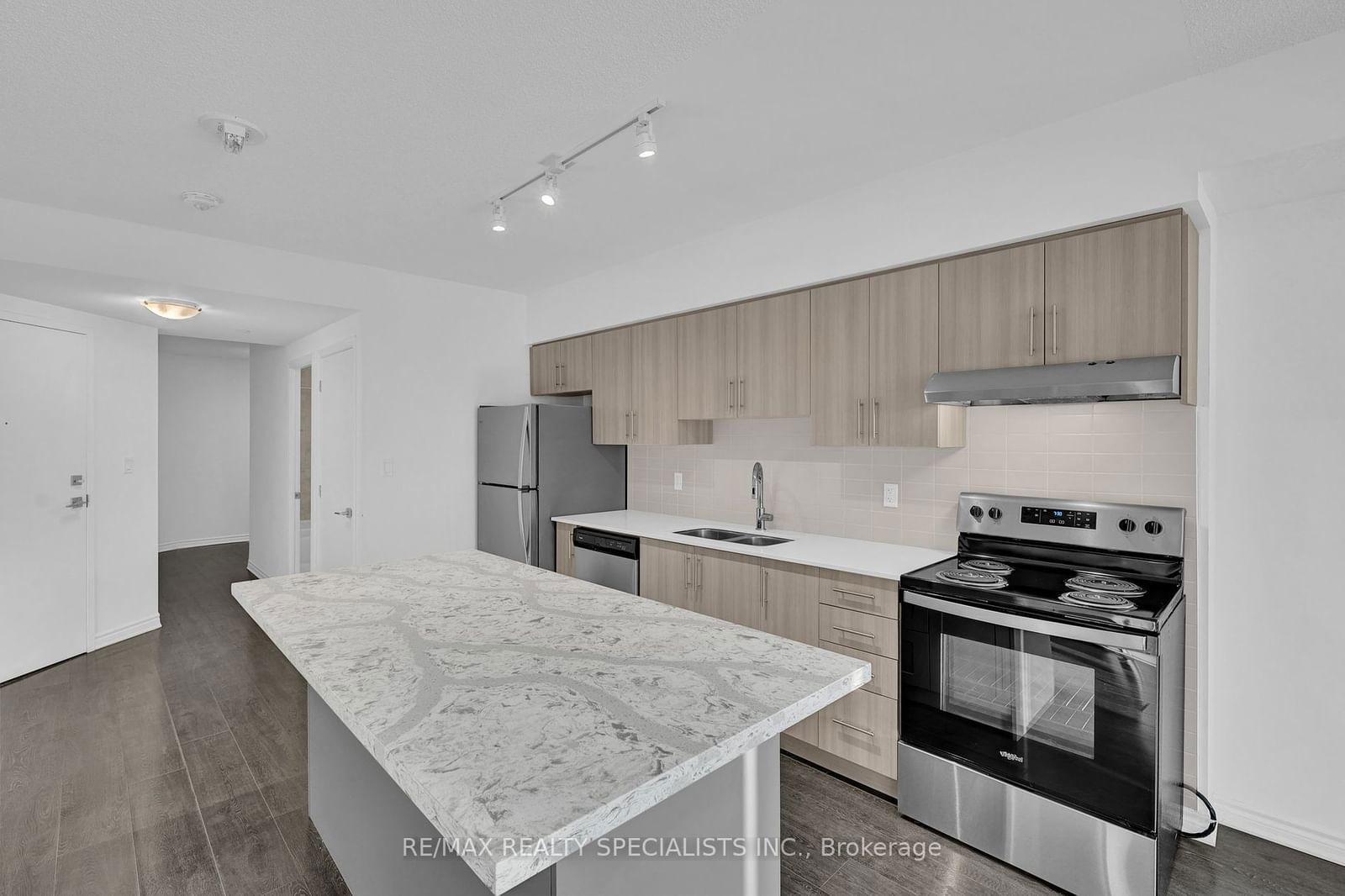 1 Falaise Rd, unit 308 for rent - image #2