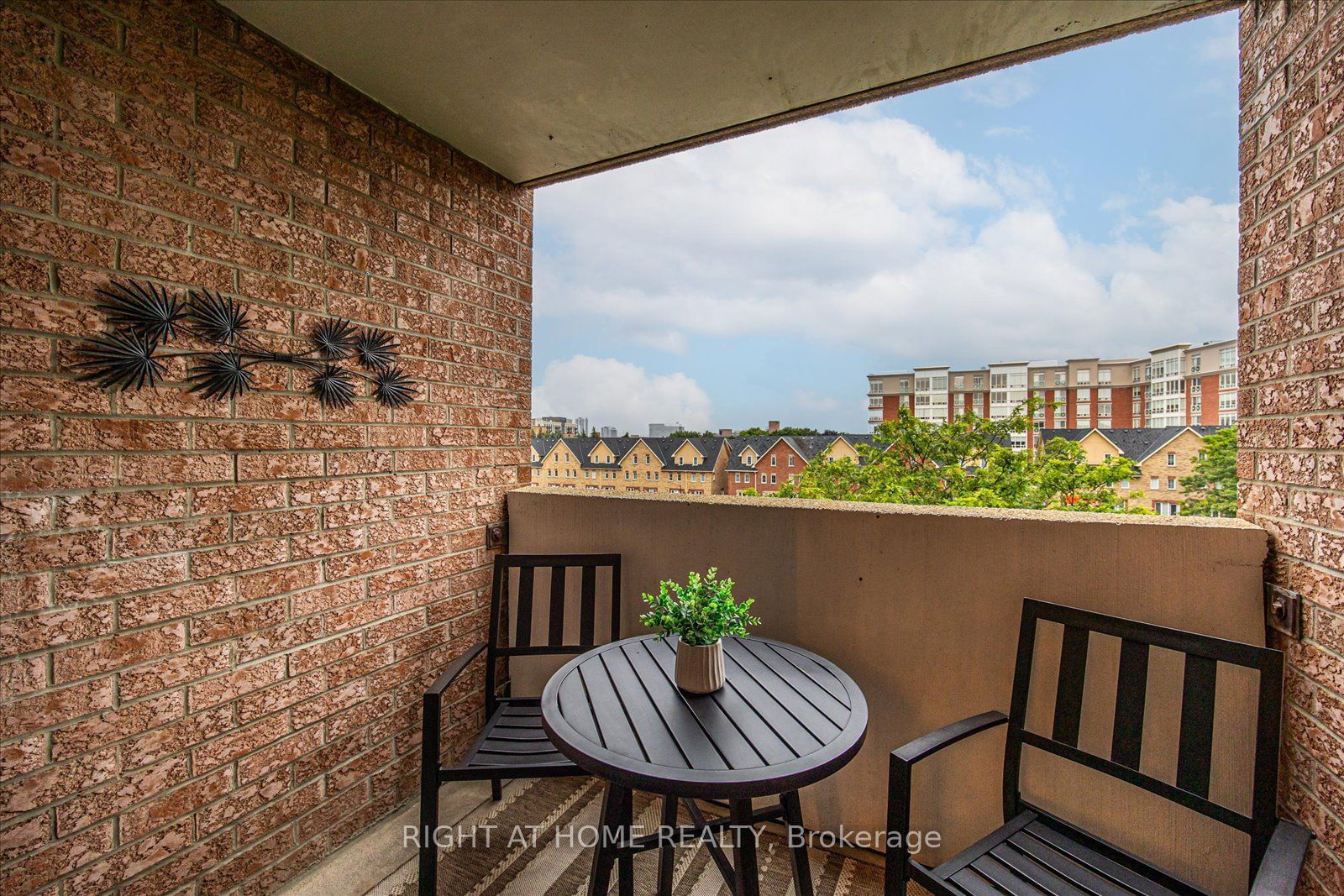 1525 Diefenbaker Crt, unit 401 for sale - image #29