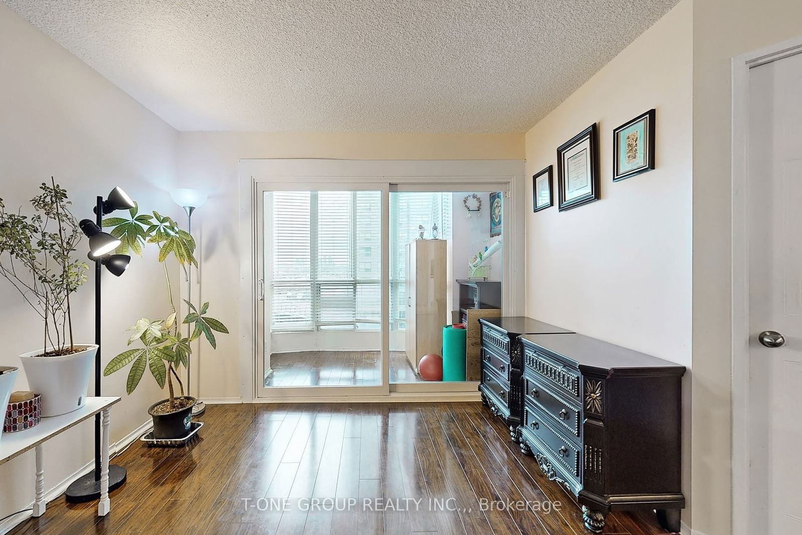 2550 Lawrence Ave E, unit 516 for sale - image #4