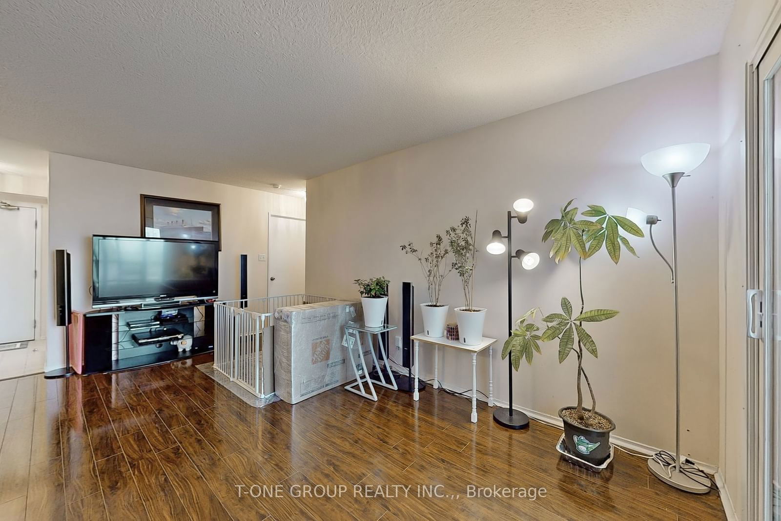 2550 Lawrence Ave E, unit 516 for sale - image #6