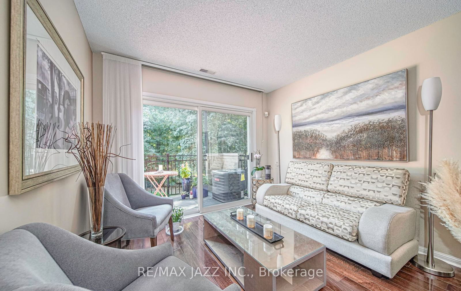 1400 The Esplanade N, unit 315 for sale - image #2