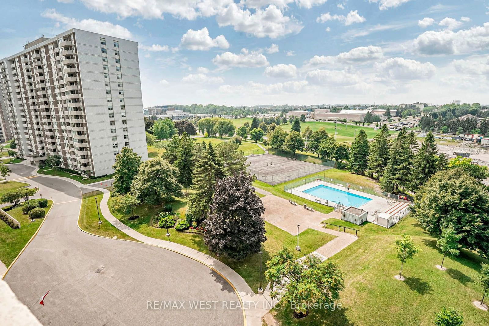 66 Falby Crt, unit 811 for sale - image #29