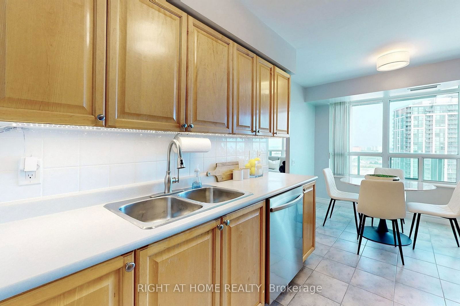 61 Town Centre Crt, unit 1609 for sale - image #18