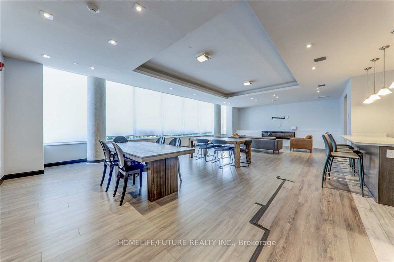 3560 St. Clair Ave E, unit 102 for rent - image #22