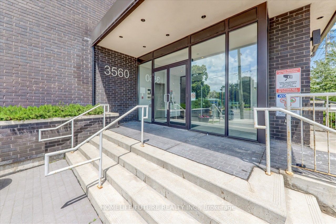 3560 St. Clair Ave E, unit 102 for rent - image #4