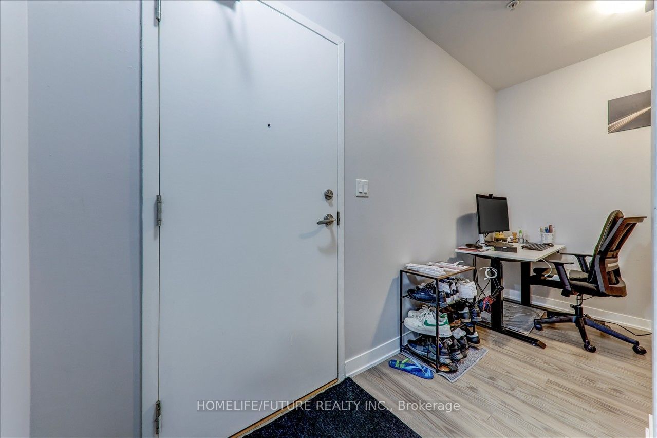 3560 St. Clair Ave E, unit 102 for rent - image #7