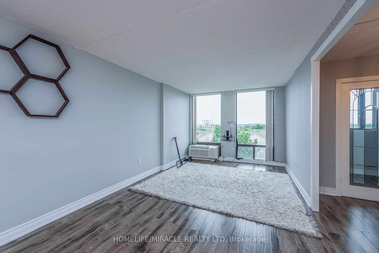 1530 Pickering Pkwy, unit 507 for sale - image #2