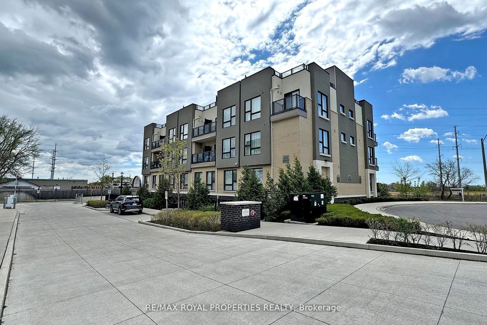 515 Kingbird Grve, unit 135 for sale - image #2