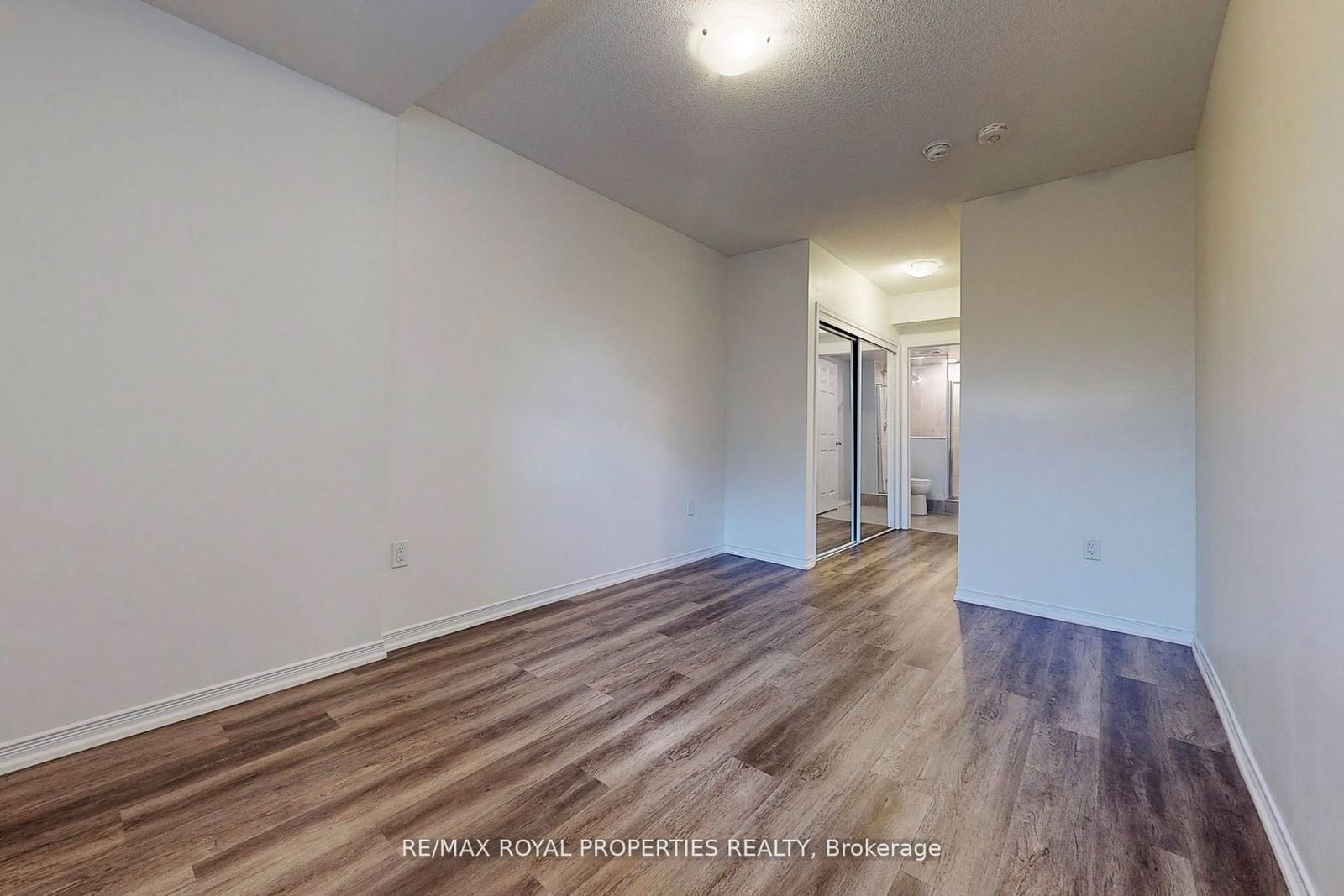 515 Kingbird Grve, unit 135 for sale - image #20