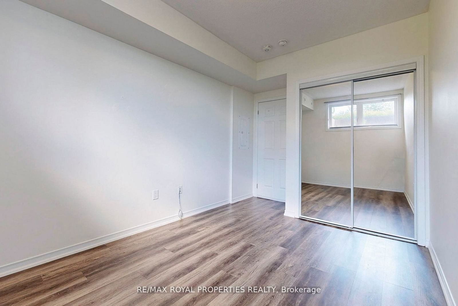 515 Kingbird Grve, unit 135 for sale - image #23