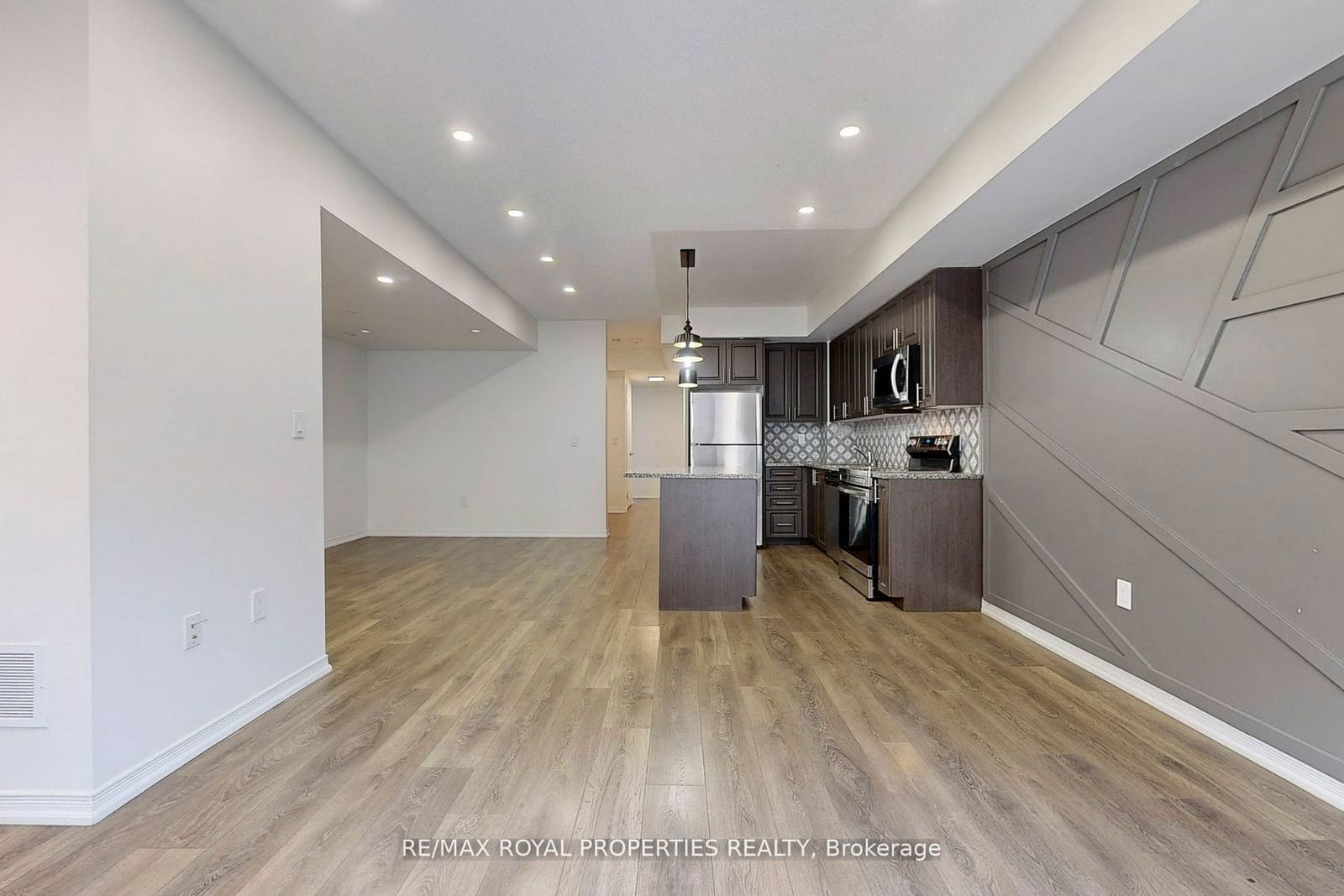 515 Kingbird Grve, unit 135 for sale - image #5